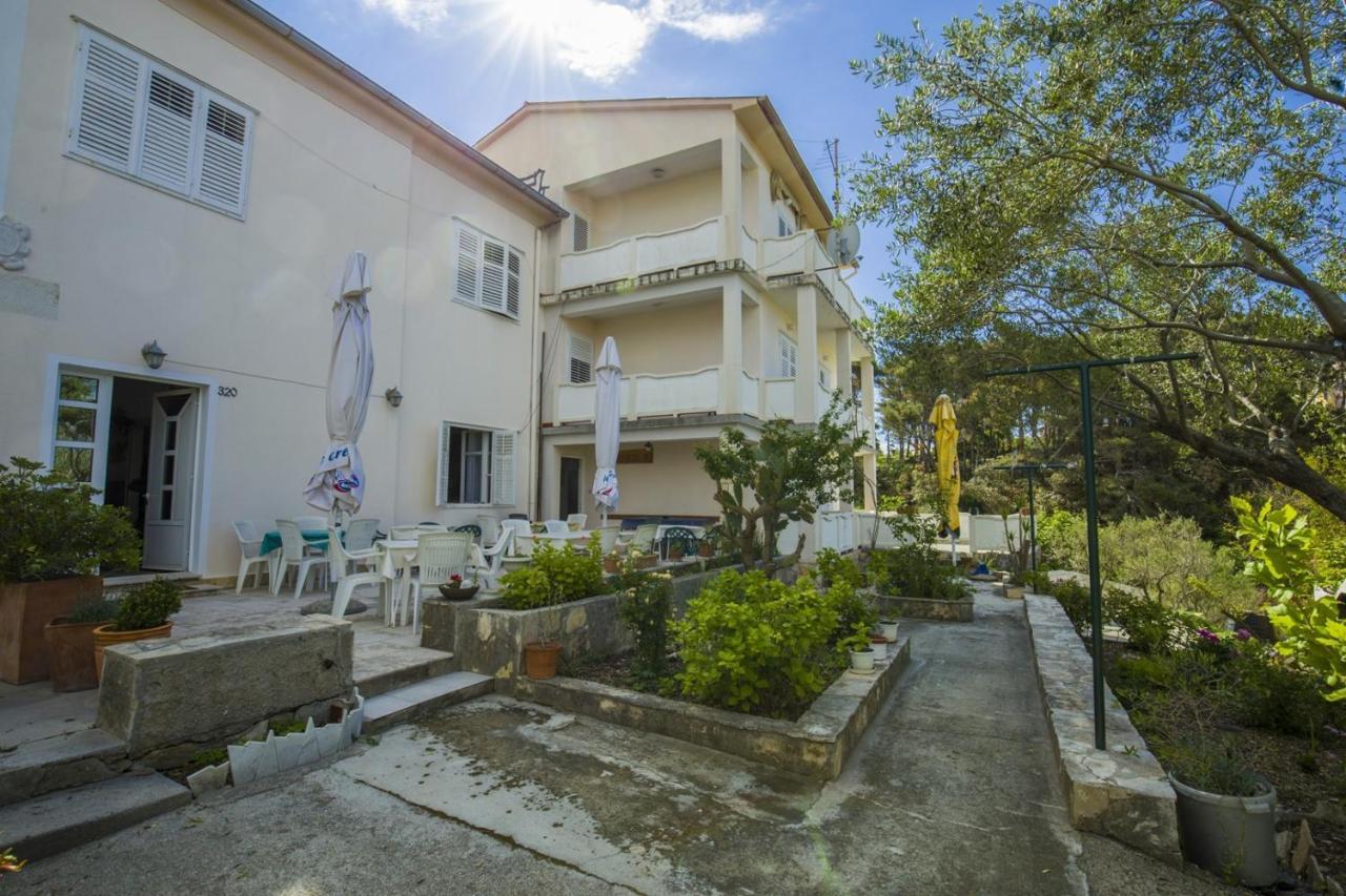 Rooms Padovan Banjol ภายนอก รูปภาพ