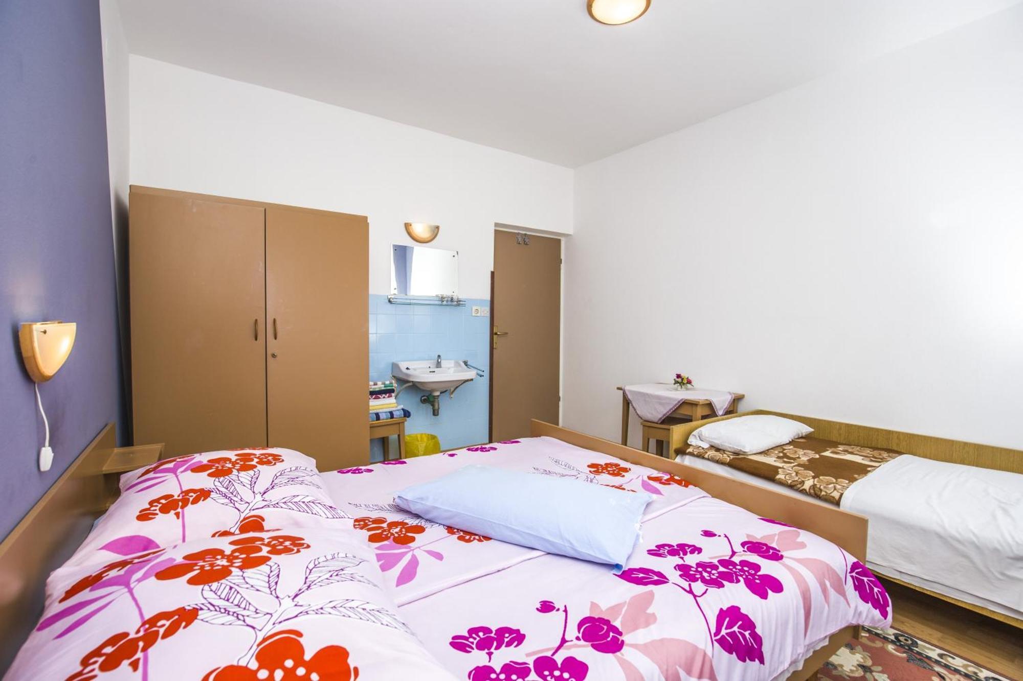 Rooms Padovan Banjol ภายนอก รูปภาพ